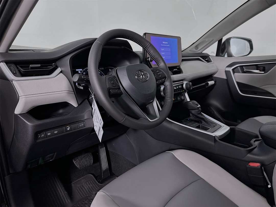 2025 Toyota Rav4 XLE Premium - Image 9