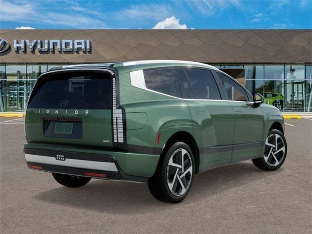 2026 Hyundai Ioniq 9 Performance Calligraphy - Image 4