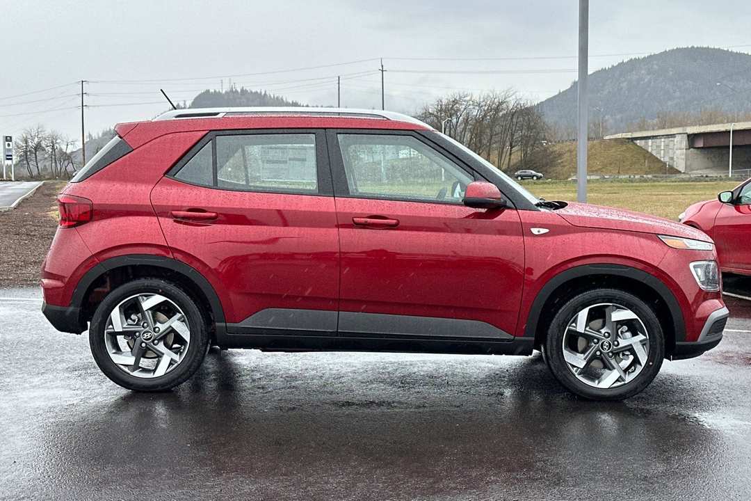 2025 Hyundai Venue SEL - Image 2