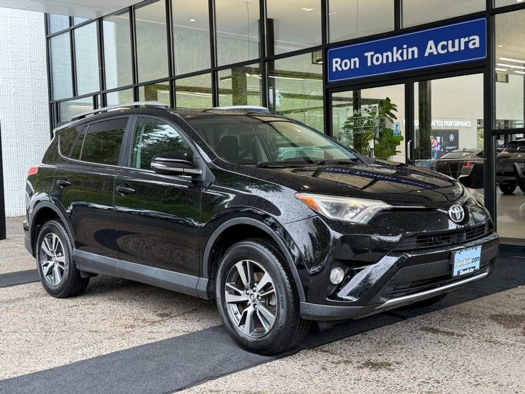2016 Toyota Rav4 XLE - Image 2