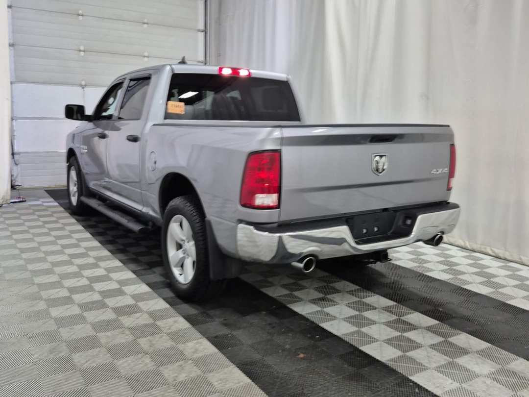 2024 Ram 1500 Classic TRADESMAN - Image 3