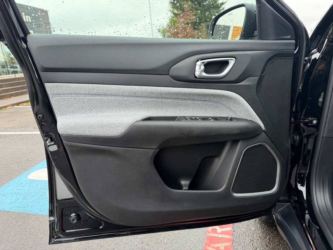 2026 Jeep Compass Latitude - Image 11