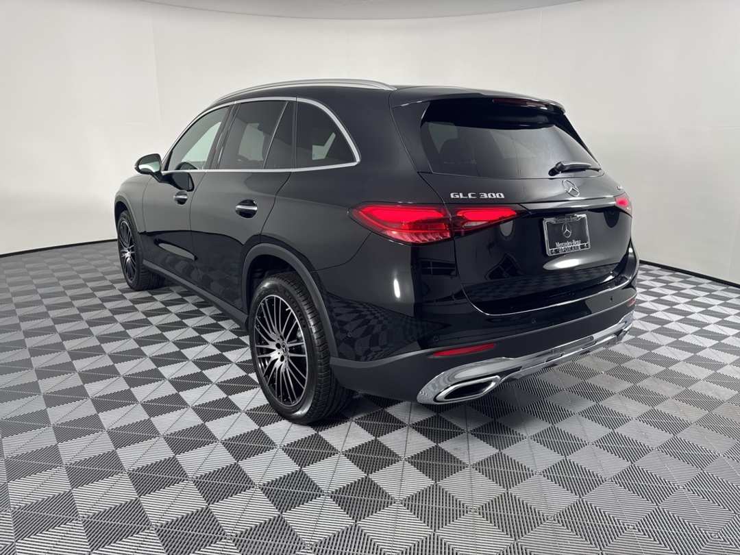 2026 Mercedes-Benz GLC GLC 300 - Image 4