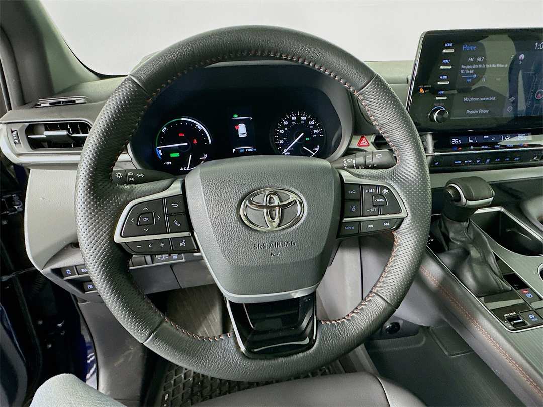 2022 Toyota Sienna XSE - Image 11