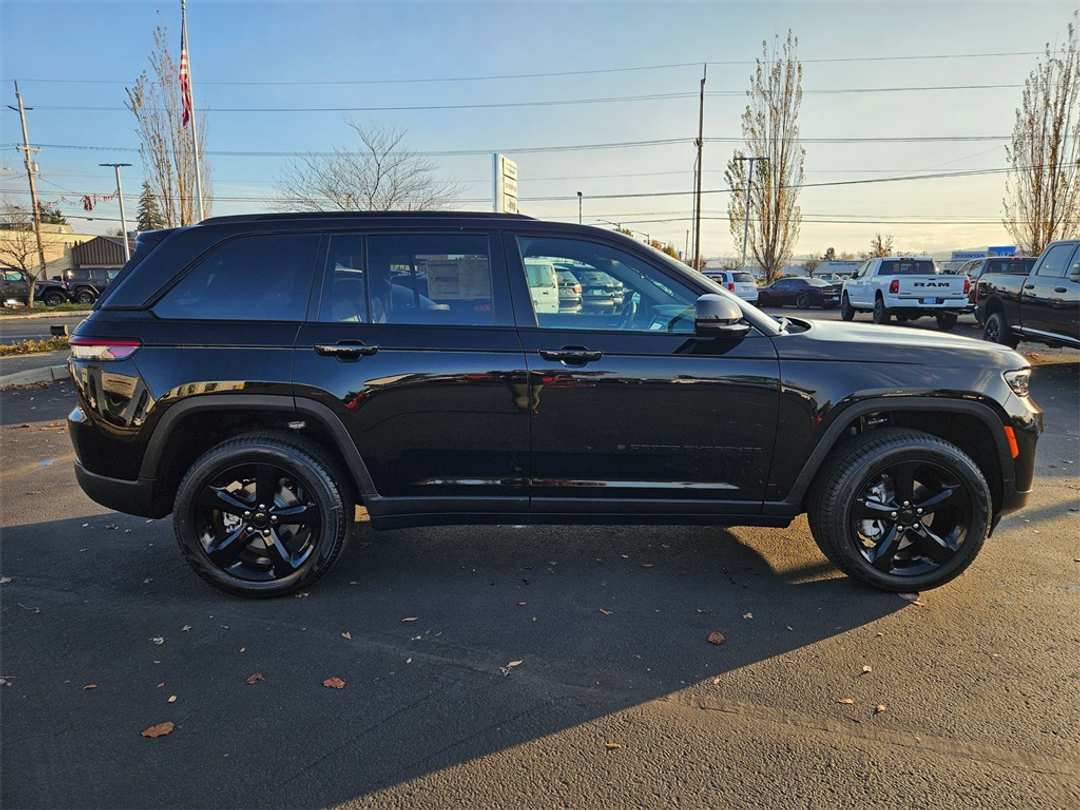 2025 Jeep Grand Cherokee Limited - Image 7