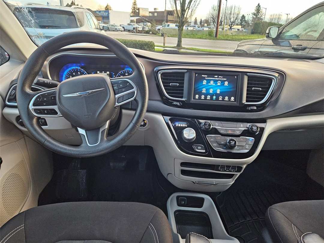 2021 Chrysler Voyager L - Image 27