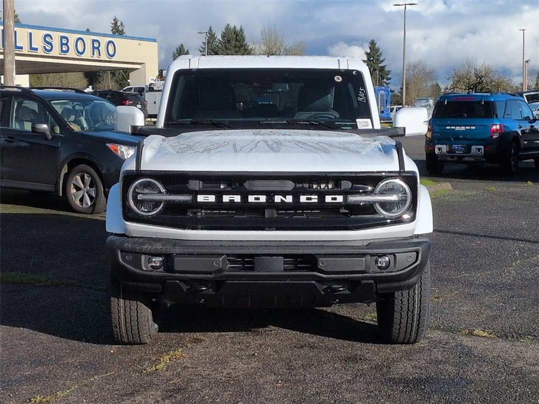 2025 Ford Bronco Outer Banks - Image 8