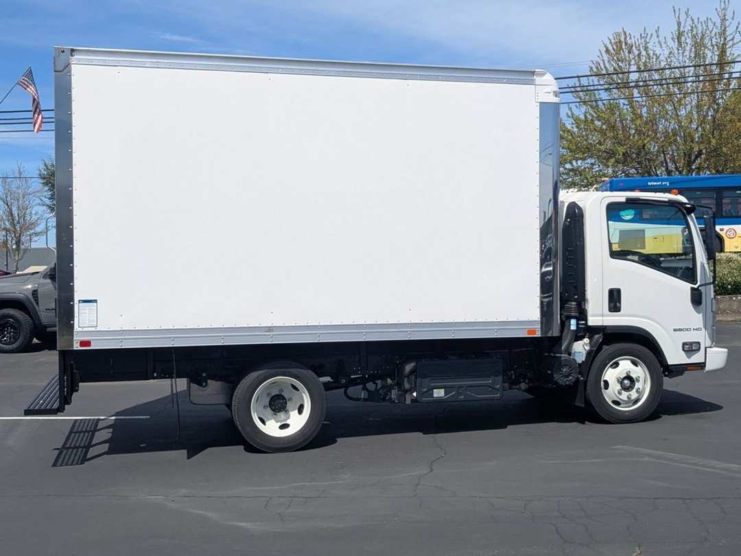 2024 Chevrolet 5500 Hd Lcf Dry Box - Image 7