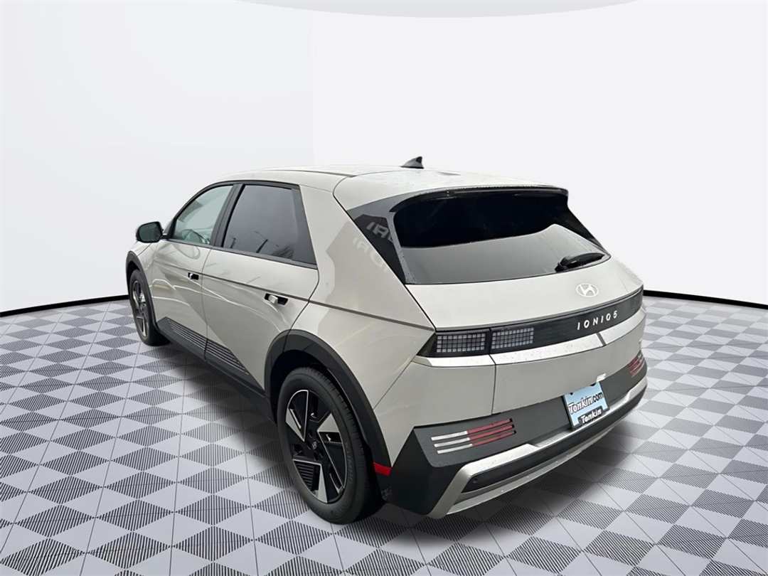 2026 Hyundai Ioniq 5 SEL - Image 5