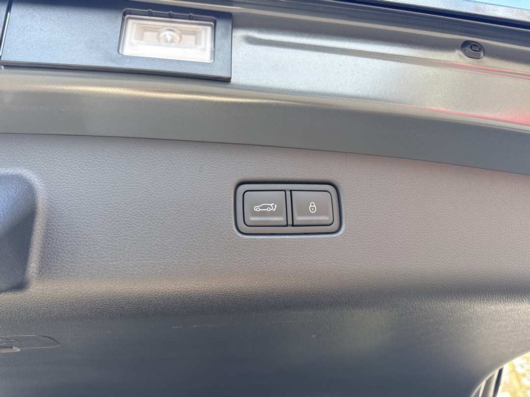 2026 Genesis Gv70 2.5T Select - Image 17