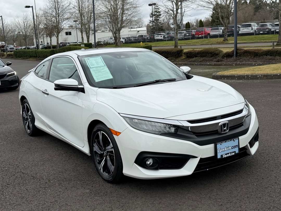 2017 Honda Civic Touring - Image 2