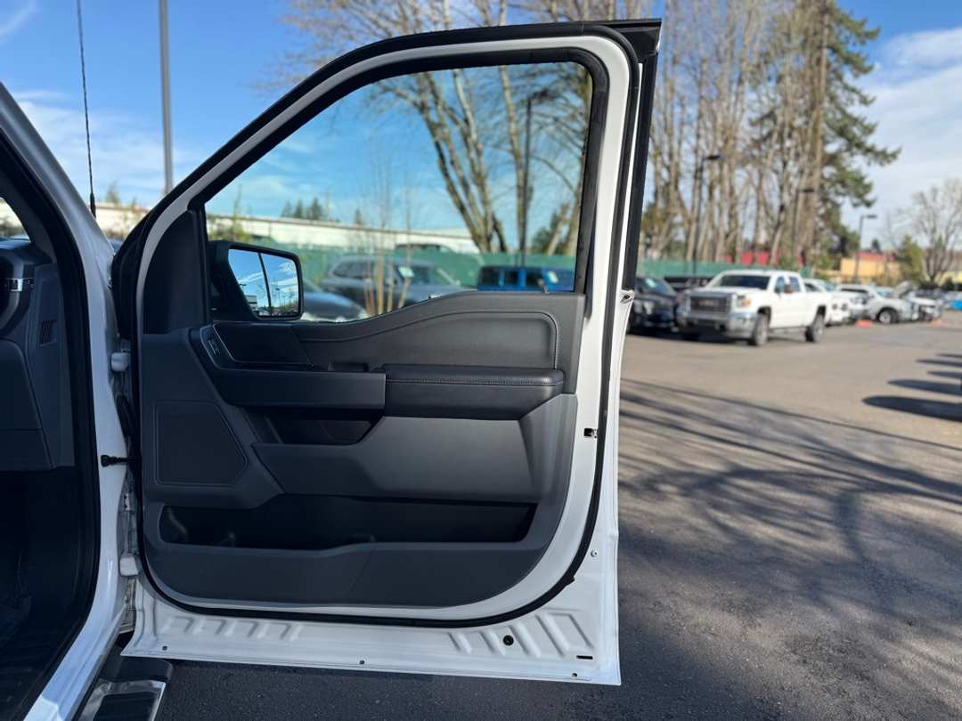 2025 Ford F-150 XLT - Image 17