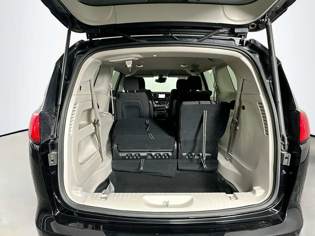 2023 Chrysler Voyager LX - Image 25
