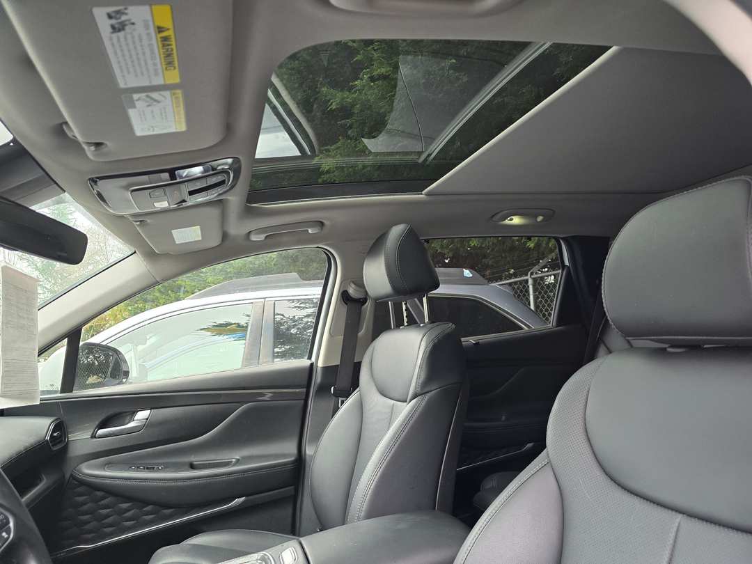 2023 Hyundai Santa Fe SEL Premium - Image 3