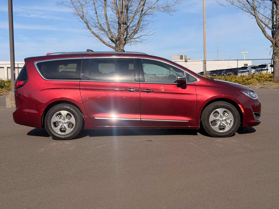 2018 Chrysler Pacifica Limited - Image 8