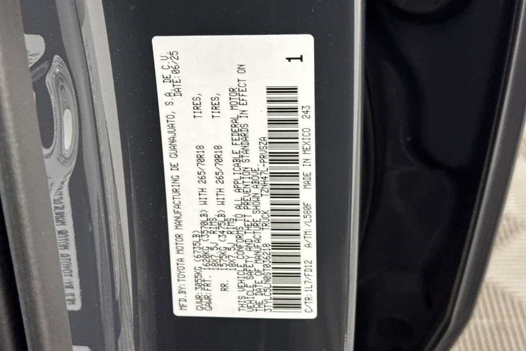 2025 Toyota Tacoma TRD Off Road - Image 27