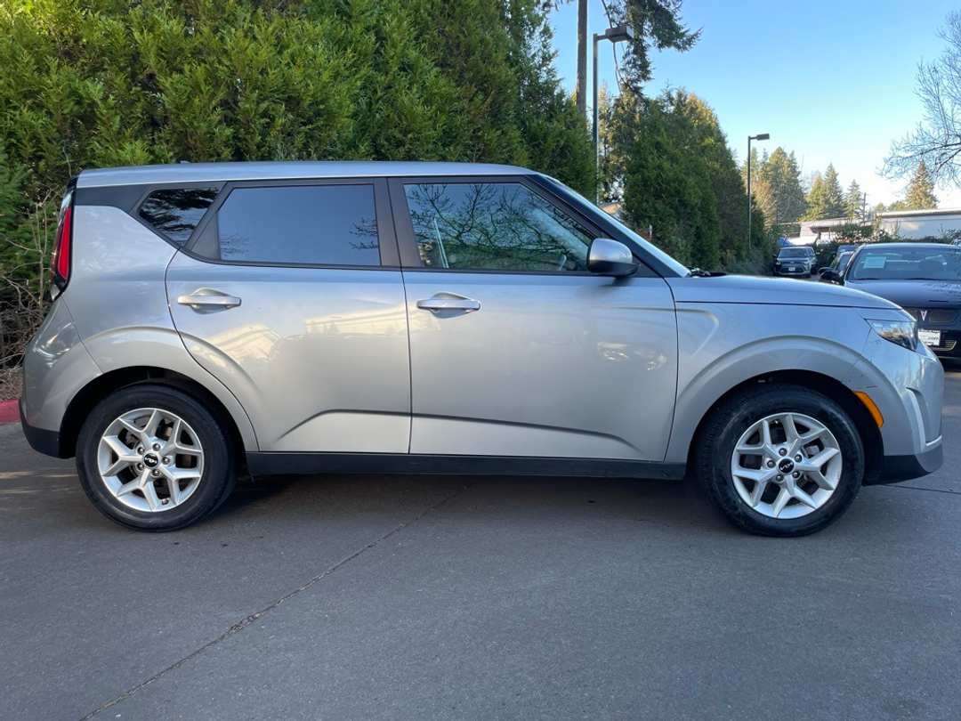 2024 Kia Soul LX - Image 3