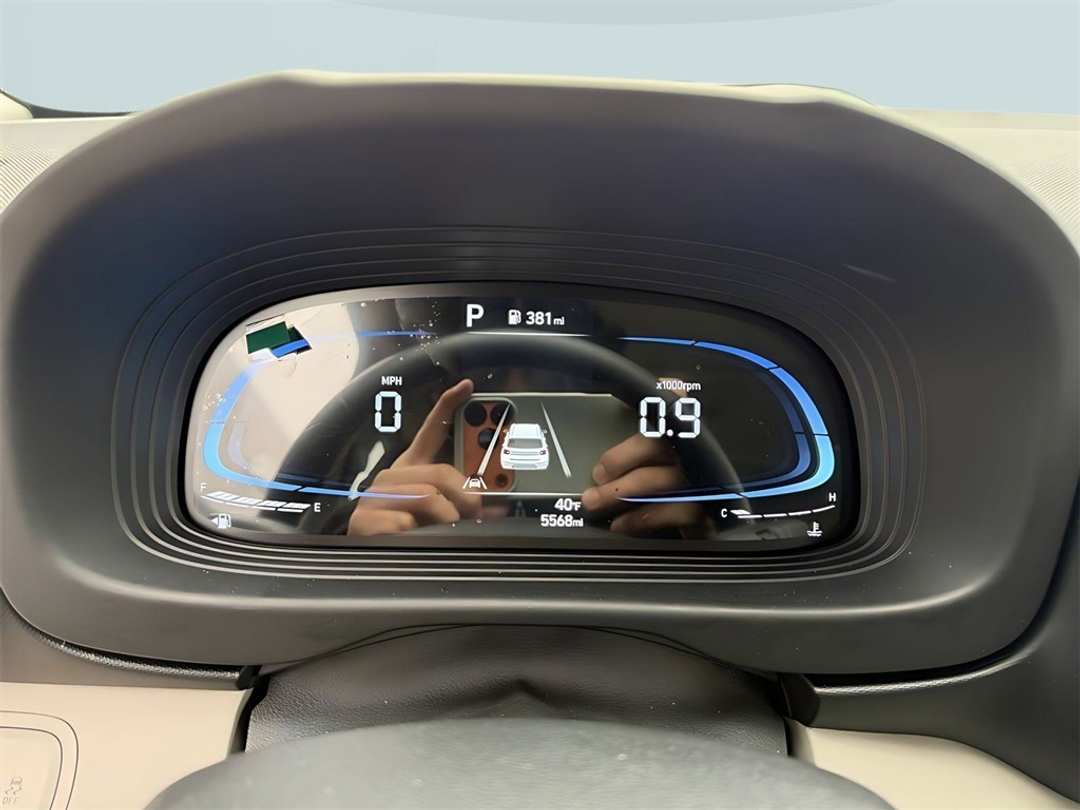 2025 Hyundai Venue SEL - Image 19