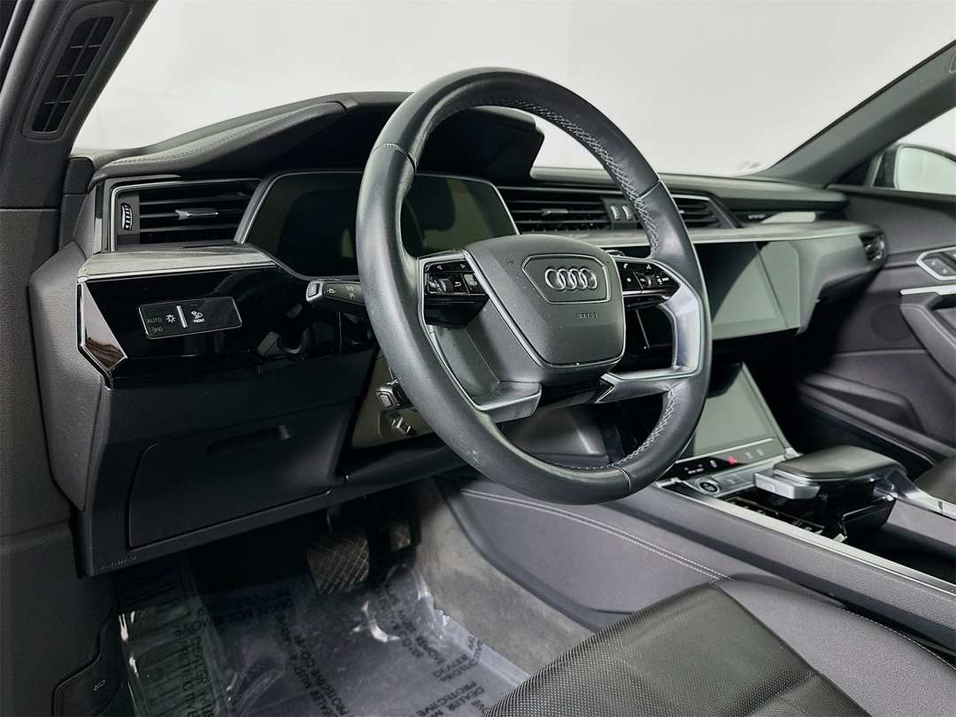 2022 Audi E-Tron Premium Plus - Image 9