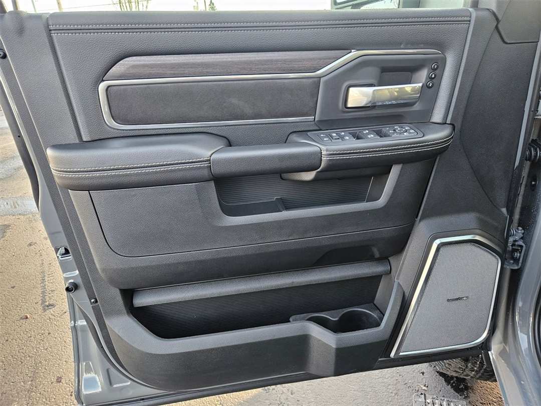 2026 Ram 2500 Laramie - Image 10