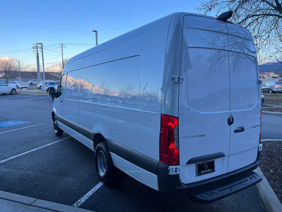 2024 Mercedes-Benz Sprinter 3500 Cargo 170 WB - Image 6