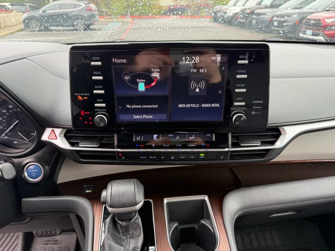 2021 Toyota Sienna XLE - Image 22