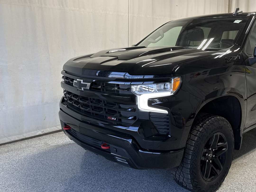 2024 Chevrolet Silverado 1500 LT Trail Boss - Image 3