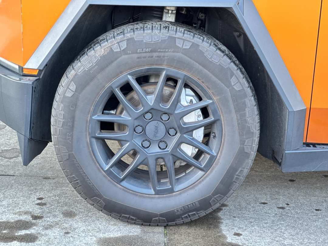 2024 Tesla Cybertruck Base - Image 20