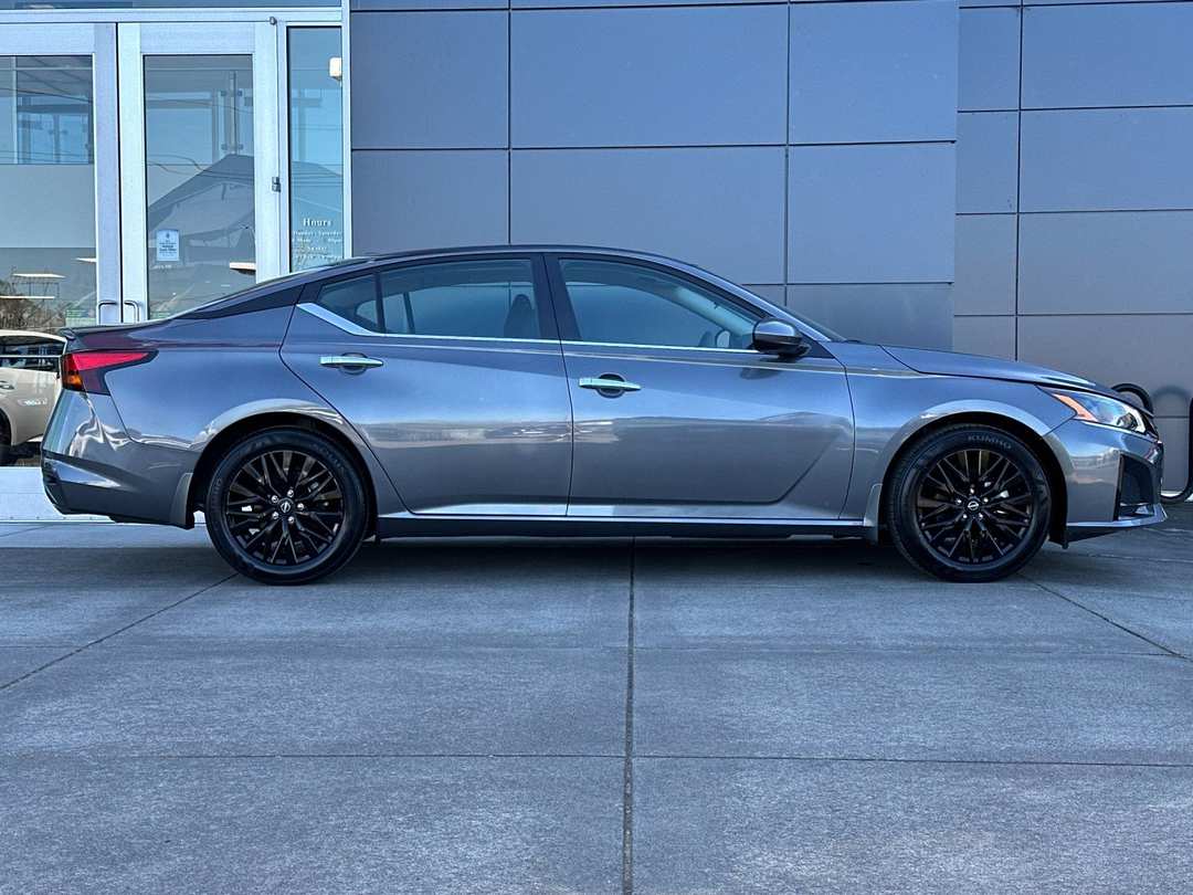 2025 Nissan Altima 2.5 SV - Image 2