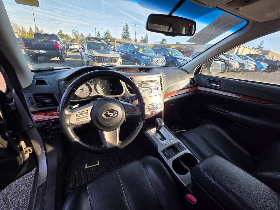 2011 Subaru Outback 3.6R - Image 12
