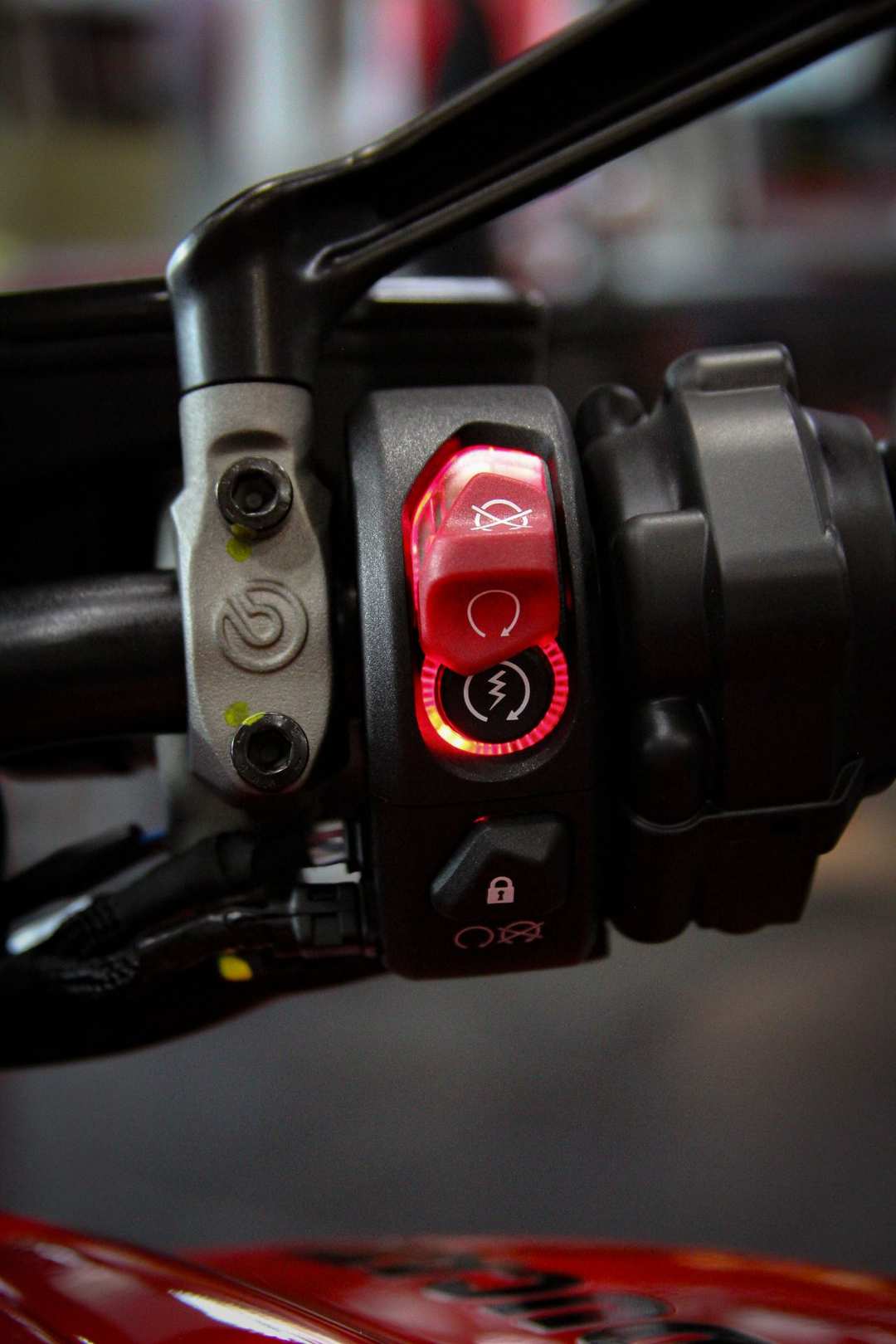 2025 Ducati Diavel V4 - Image 4