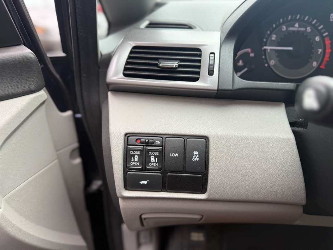 2015 Honda Odyssey EXL - Image 28