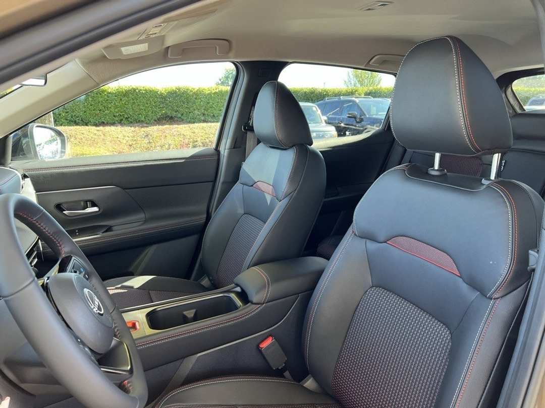 2026 Nissan Kicks SR - Image 12