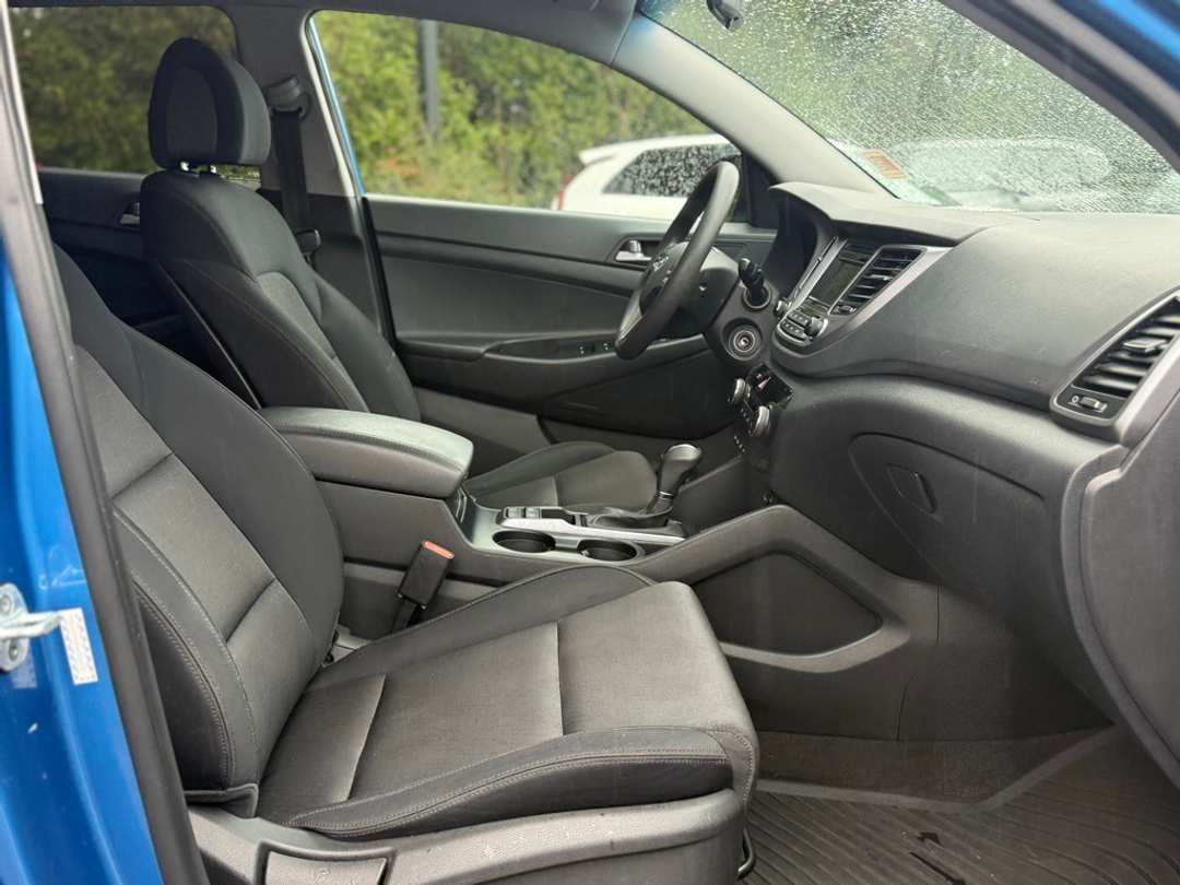 2016 Hyundai Tucson SE - Image 19