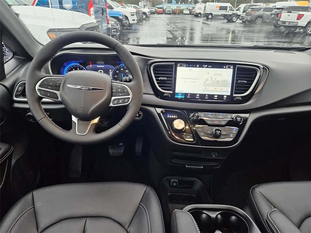 2026 Chrysler Voyager LX - Image 25