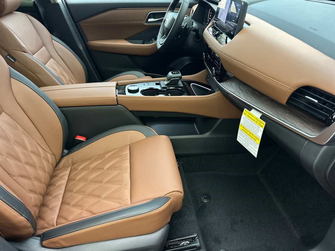 2026 Nissan Rogue Platinum - Image 15