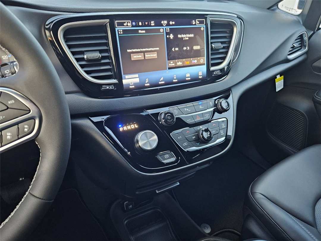 2026 Chrysler Voyager LX - Image 19