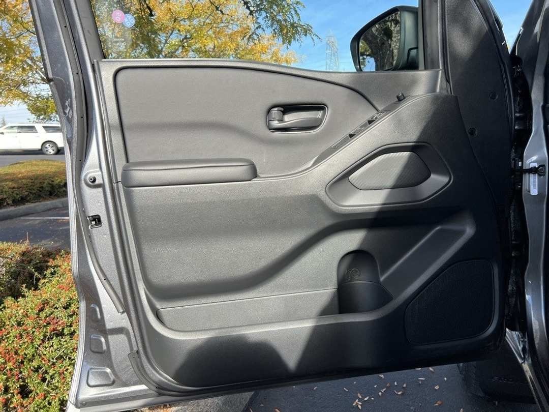 2026 Nissan Frontier SV - Image 10