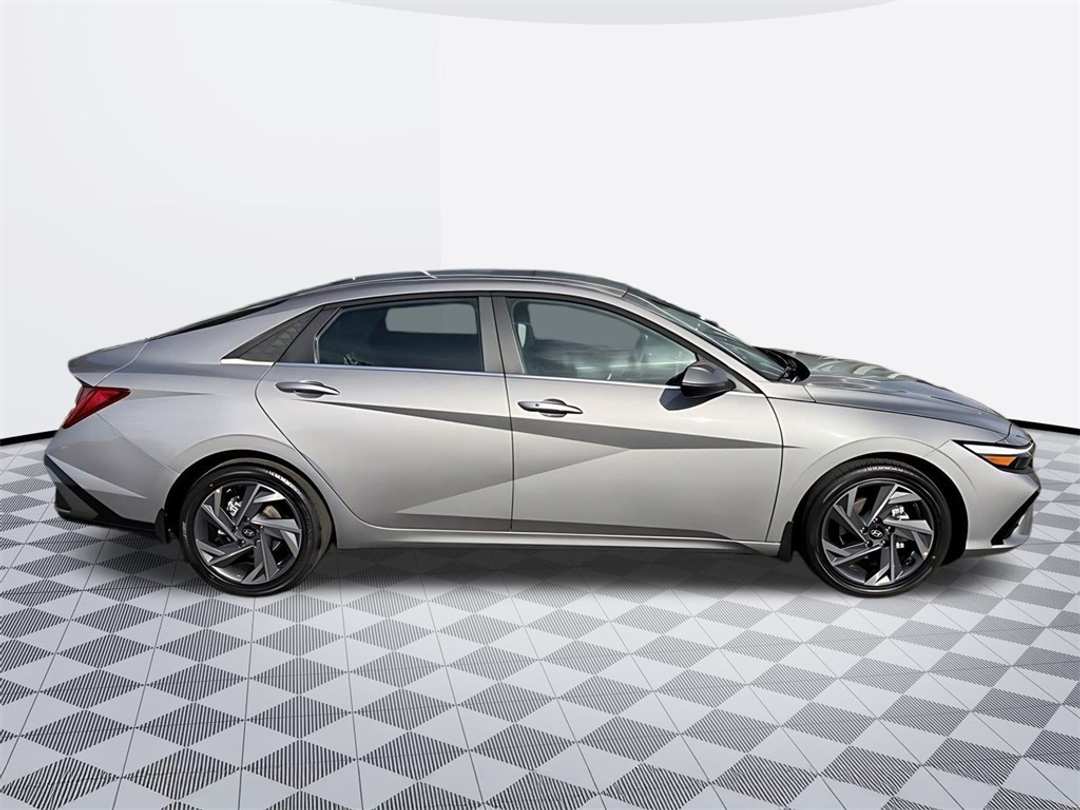 2026 Hyundai Elantra Limited - Image 8