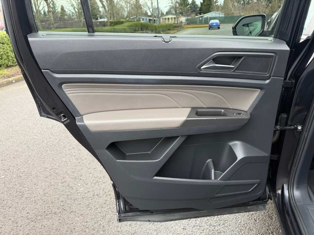 2023 Volkswagen Atlas 3.6L V6 SE w/Technology - Image 31