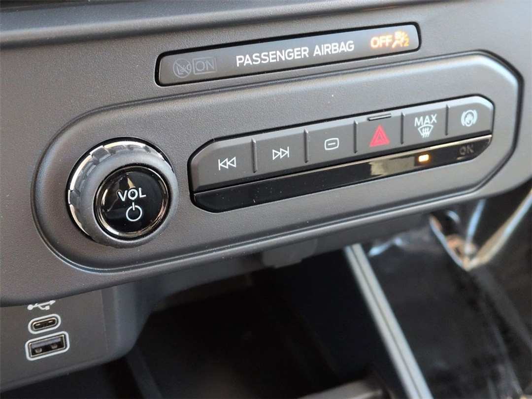 2026 Ford Maverick XL - Image 20