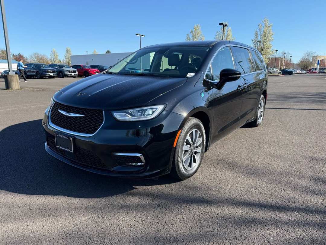 2024 Chrysler Pacifica Select - Image 3