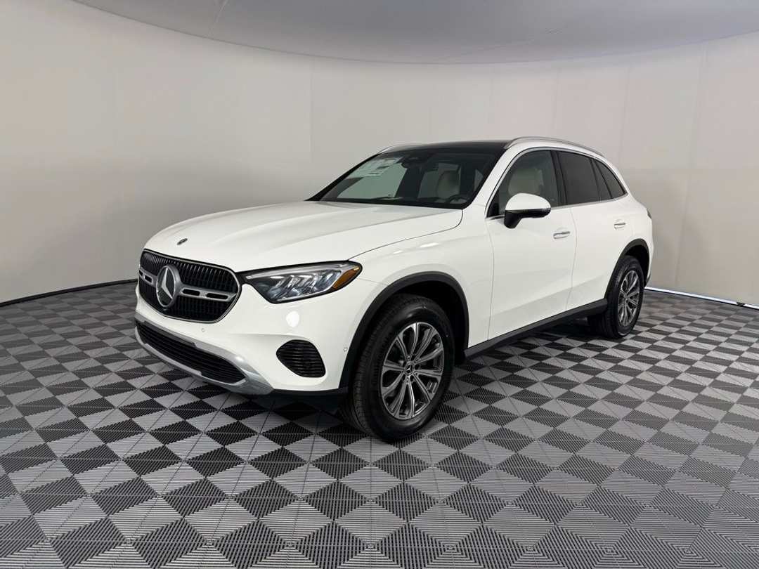 2026 Mercedes-Benz GLC 300 - Image 3