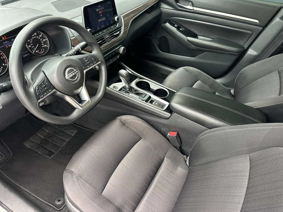 2023 Nissan Altima 2.5 SV - Image 9