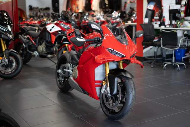2025 Ducati Panigale V4 S