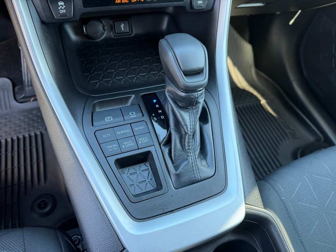 2021 Toyota Rav4 XLE - Image 25