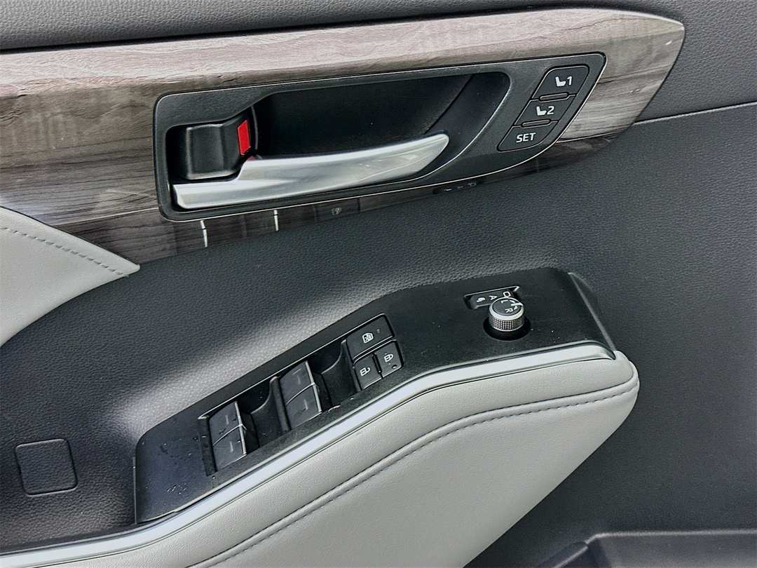 2026 Toyota Highlander Limited - Image 18