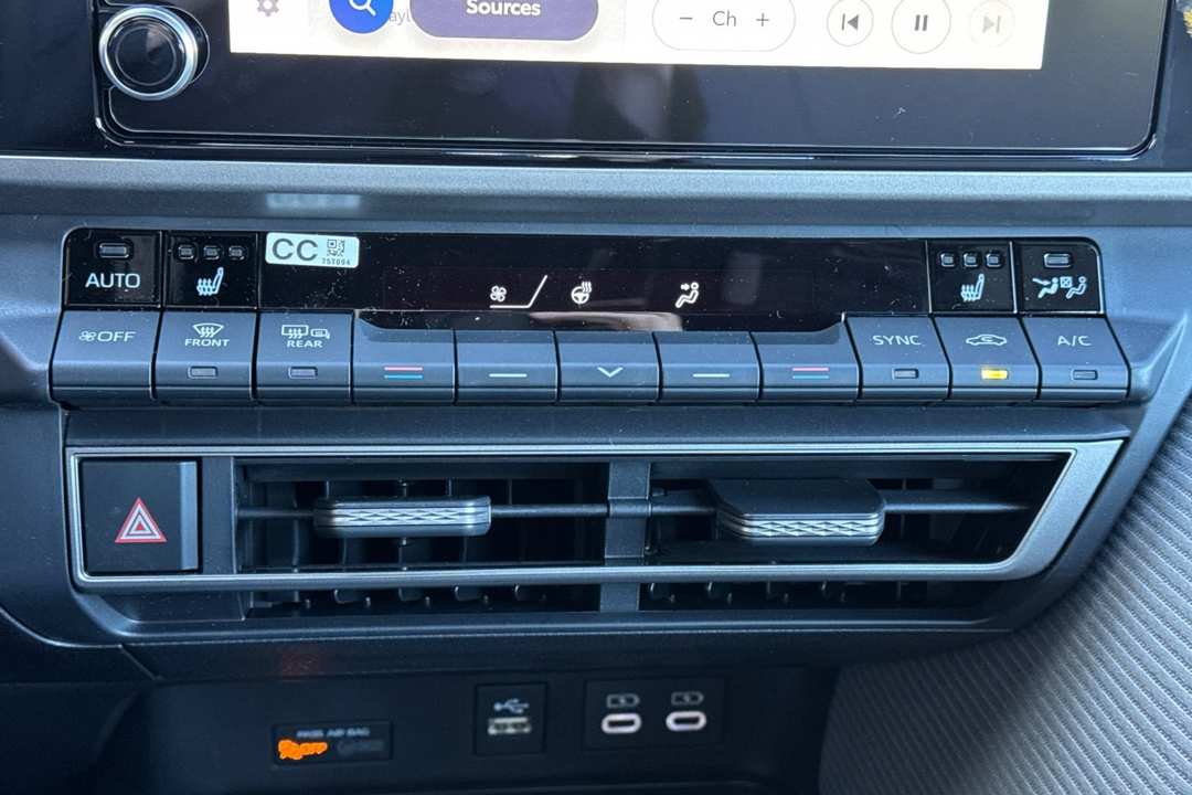 2026 Toyota Camry SE - Image 19