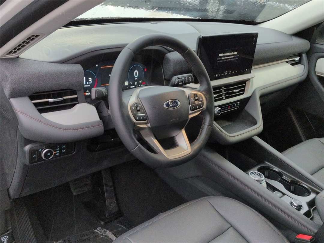 2026 Ford Explorer Active - Image 11