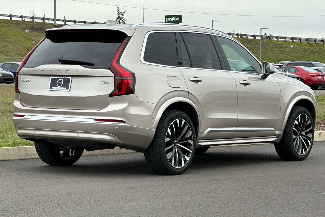 2026 Volvo Xc90 T8 Plus - Image 3
